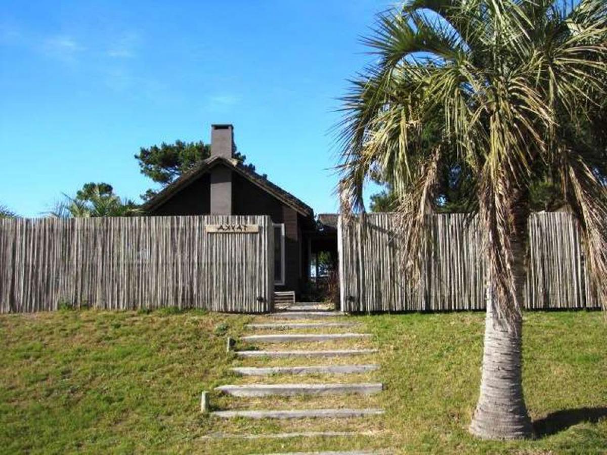 3 bedrooms House in Maldonado, Uruguay No. 6682