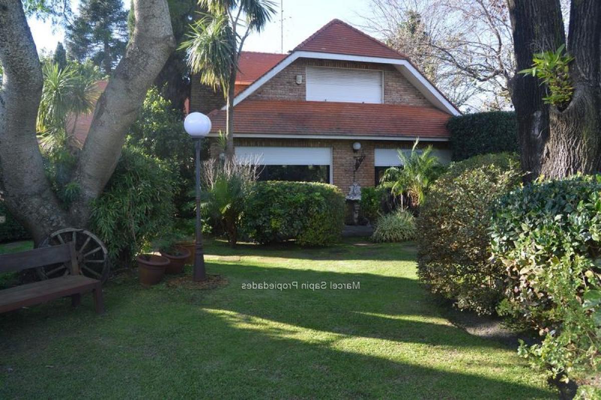 Casa de 4 dormitorios en Montevideo, Uruguay No. 8428