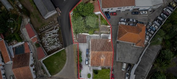 6 bedrooms House in Angra do Heroismo, Portugal No. 24775 3