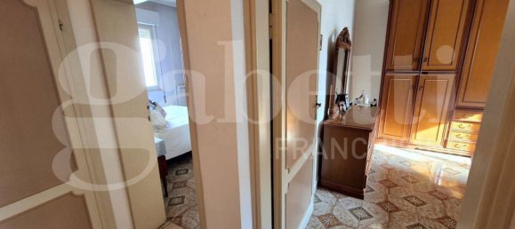 Casa de 6 divisões em Assisi, Italy N.º 126254 11