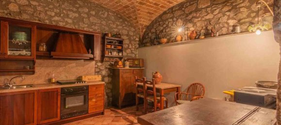 Дом с 20 комнатами в Витербо, Италия № 154602 13