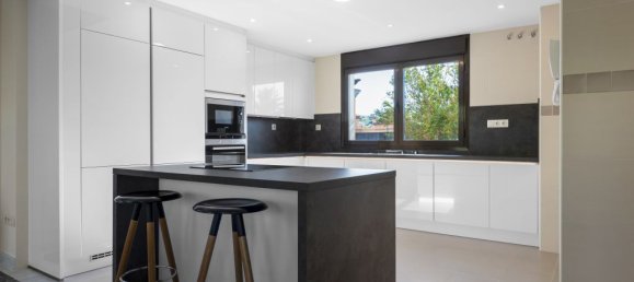 3 bedrooms Villa in Estepona, Spain No. 10045 6