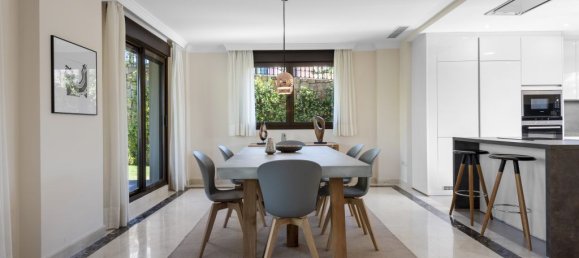 3 bedrooms Villa in Estepona, Spain No. 10045 8