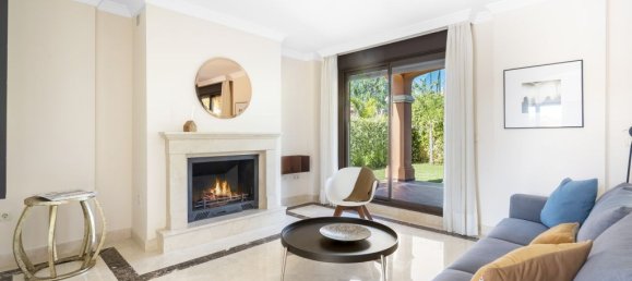 3 bedrooms Villa in Estepona, Spain No. 10045 9