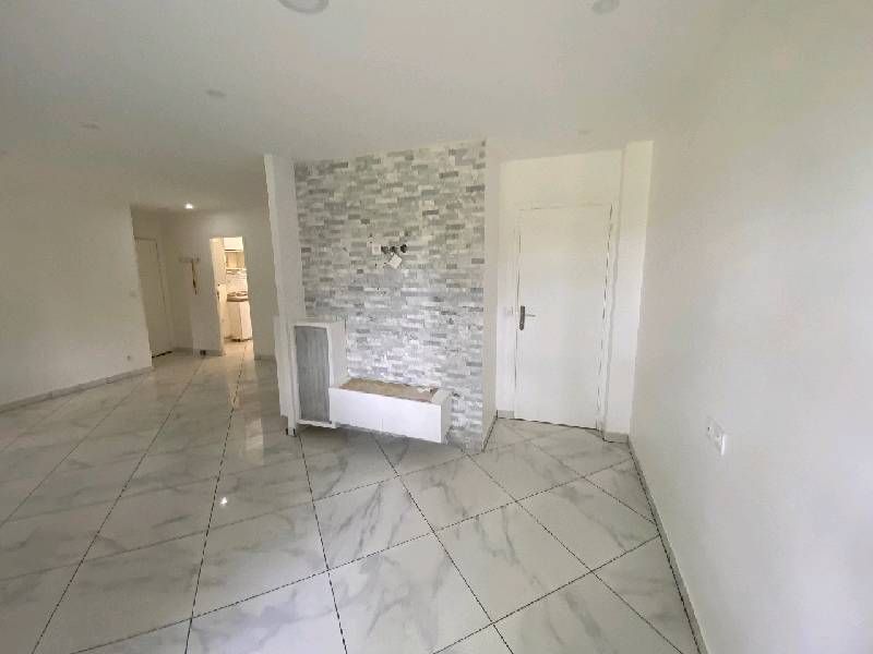 3 Schlafzimmer Wohnung in Clichy-sous-Bois, France, Nr. 184702