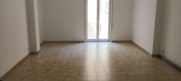 5 rooms Apartment in Adrano, Italy No. 256344 2