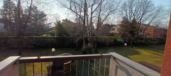 4 rooms Apartment in Varese, Italy No. 33134 3