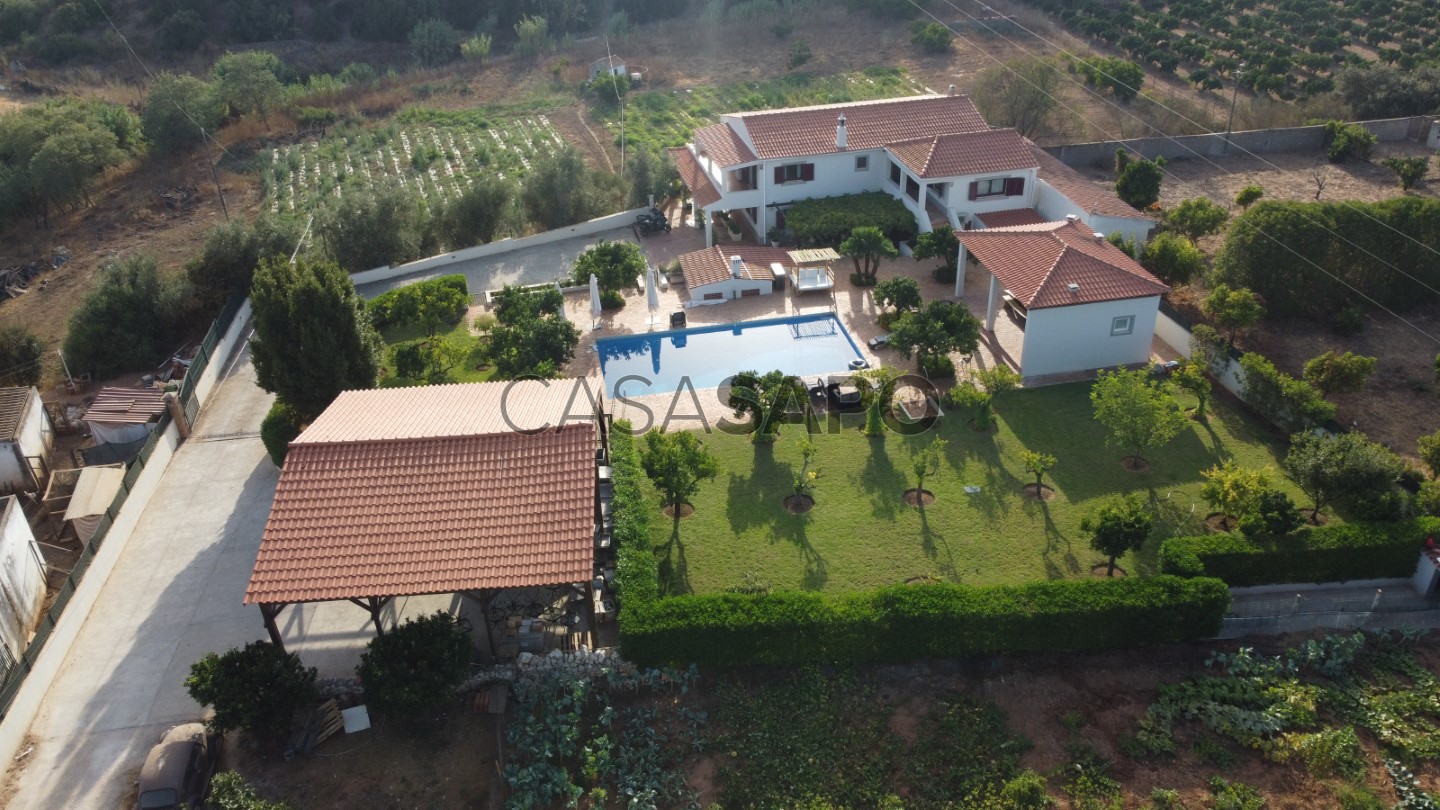 Casa de 4 dormitorios en Portimao, Portugal No. 296269