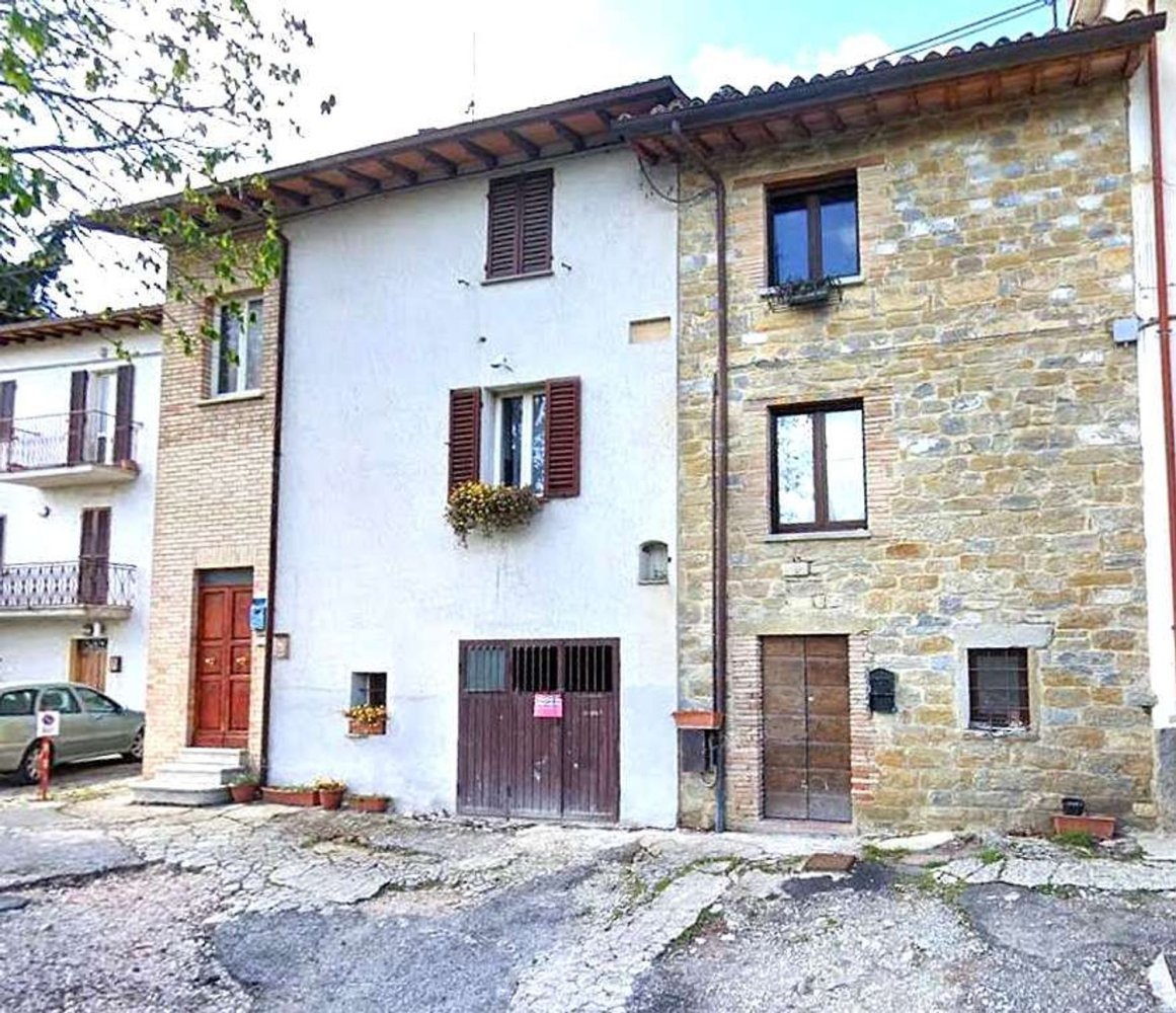 4 bedrooms Apartment in Gubbio, Italy No. 353184