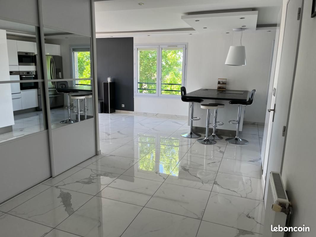 2 غرف نوم شقة في Saint-Andre-de-Corcy, France رقم 289583