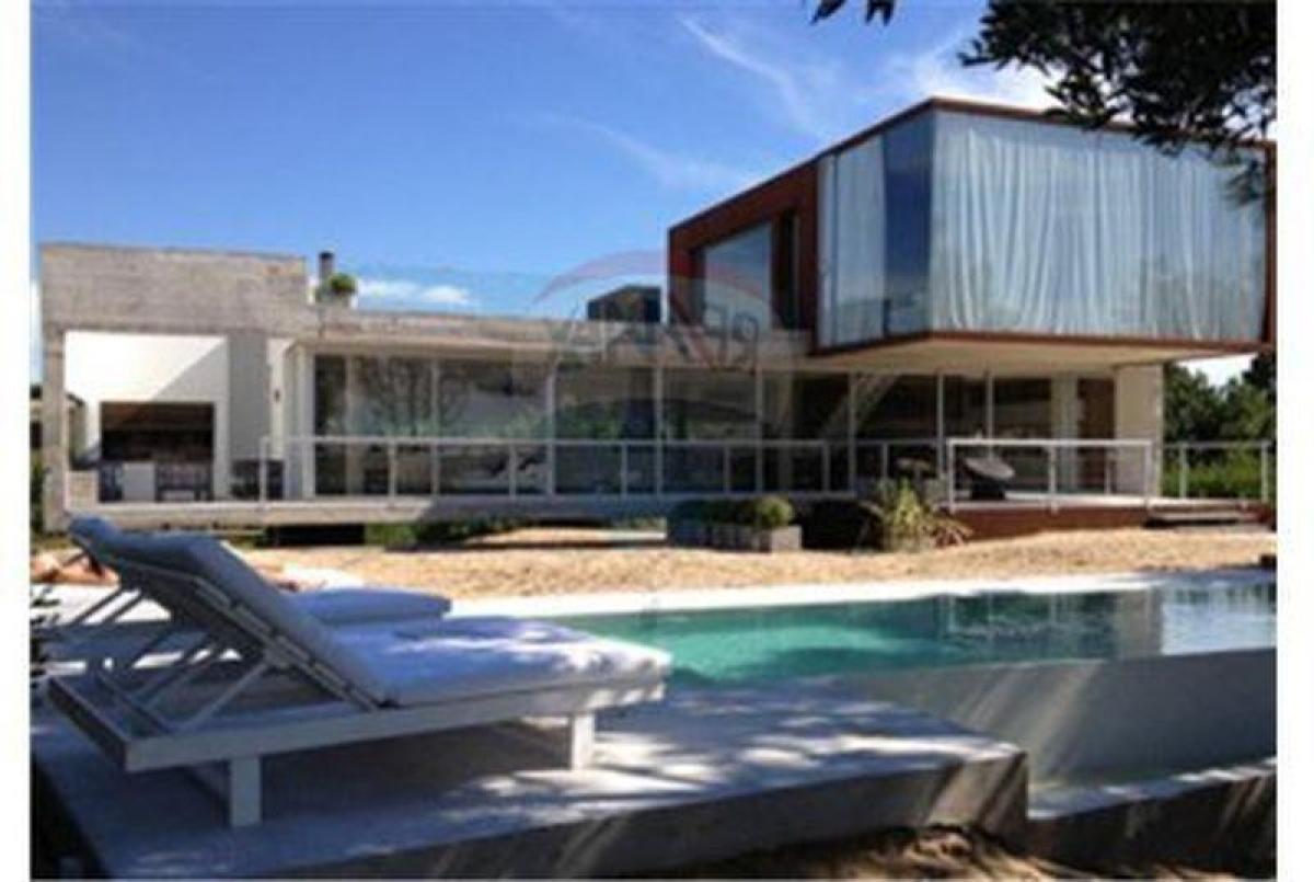4 bedrooms House in Maldonado, Uruguay No. 6176