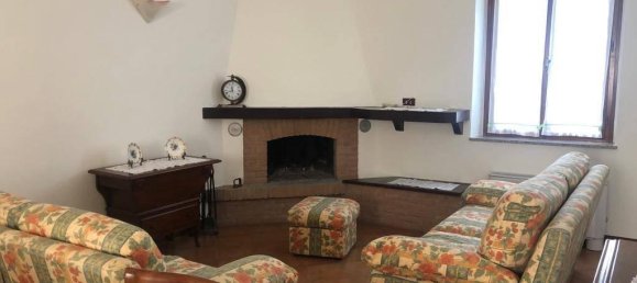 6 rooms Penthouse in Baiso, Italy No. 23563 5