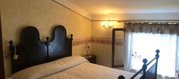 6 rooms Penthouse in Baiso, Italy No. 23563 11
