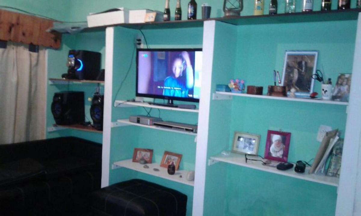 Дом с 4 спальнями в Ломас-де-Самора, Аргентина № 92000