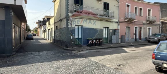 3 bedrooms House in Giarre, Italy No. 360357 2