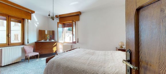 3 Schlafzimmer Haus in Gallicano, Italy, Nr. 237819 5