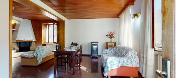 3 Schlafzimmer Haus in Gallicano, Italy, Nr. 237819 2