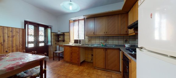 3 Schlafzimmer Haus in Gallicano, Italy, Nr. 237819 21
