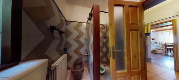 3 Schlafzimmer Haus in Gallicano, Italy, Nr. 237819 3