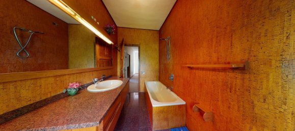 3 Schlafzimmer Haus in Gallicano, Italy, Nr. 237819 11