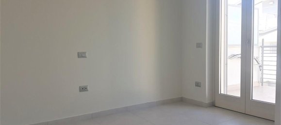 3غرفة شقة في Fonte Nuova, Italy رقم 38750 22