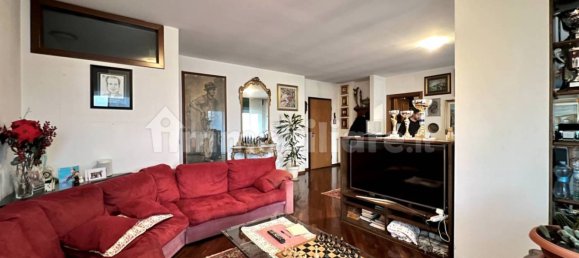 Квартира с 3 спальнями в Альбино, Италия № 109597 4