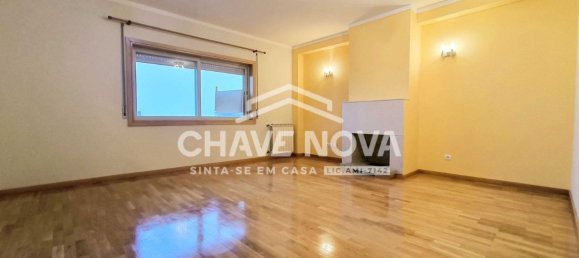 2 bedrooms Apartment in Sao Felix da Marinha, Portugal No. 110781 3