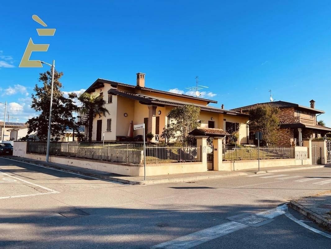 6-Zimmer Villa in Sant'Alessio con Vialone, Italy, Nr. 41268