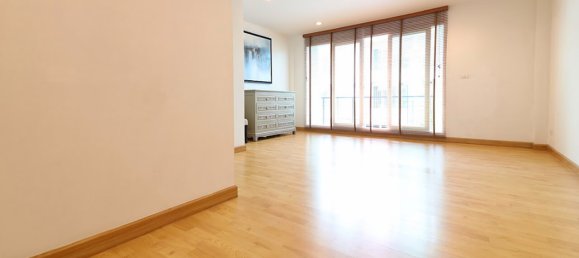 3 bedrooms Cafe / restaurant in Bangkok, Thailand No. 2498 8