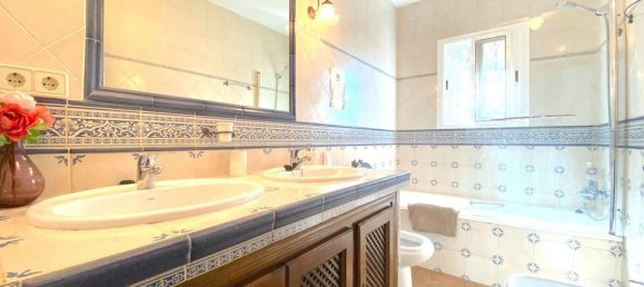 5 bedrooms Villa in Marbella, Spain No. 186103 6