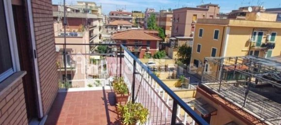 2 bedrooms Apartment in Rome, Italy No. 276365 4