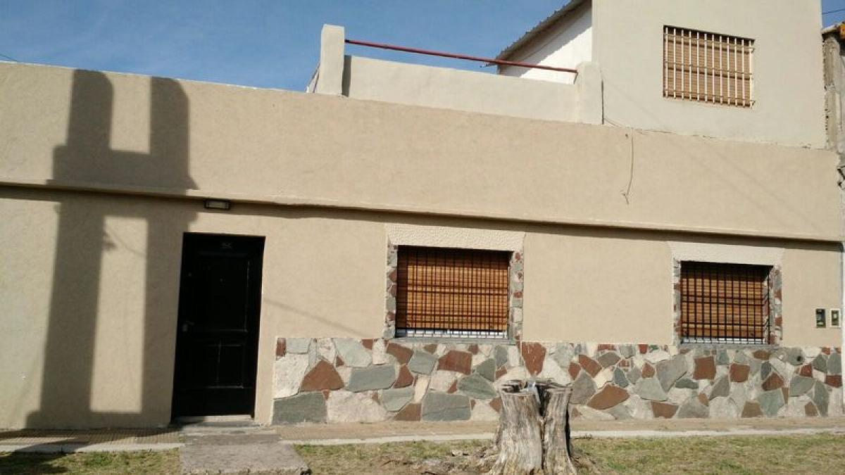 3 bedrooms House in Moron, Argentina No. 69745
