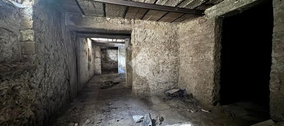 1 room Warehouse in Naples, Italy No. 123522 3