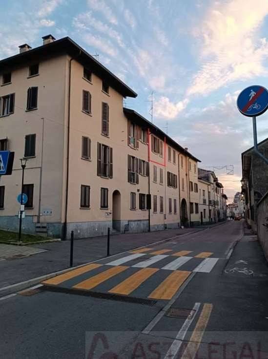 Квартира с 3 комнатами в Турате, Италия № 302286