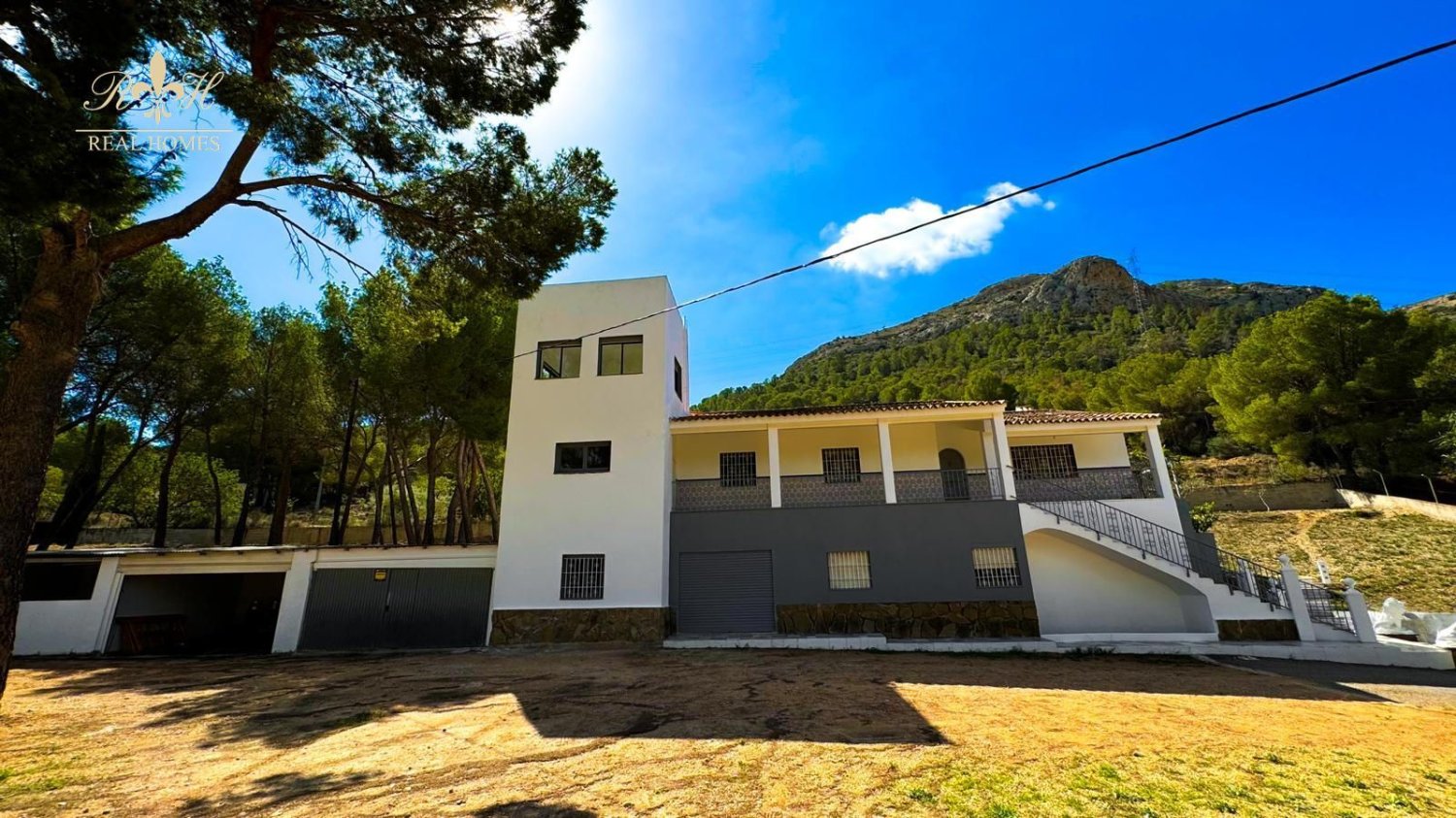 Дом с 6 спальнями в Аликанте, Испания № 89720