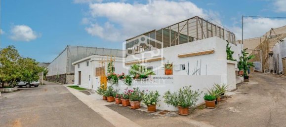 3 bedrooms Villa in Adeje, Spain No. 16421 2