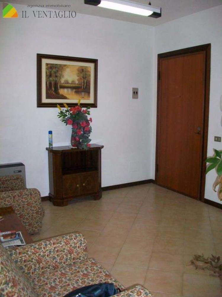 Büro in Sassuolo, Italy 80m², Nr. 137515