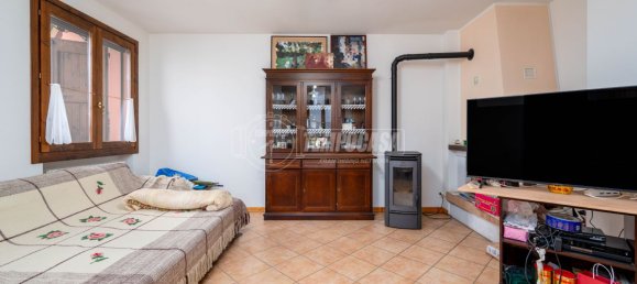 Apartamento de 2 dormitorios en Montese, Italy No. 67926 3