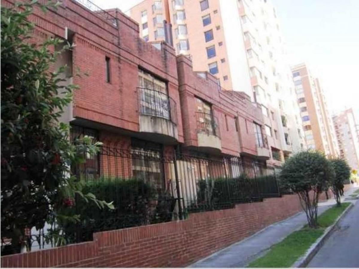 4 bedrooms House in Bogota, Colombia No. 13132