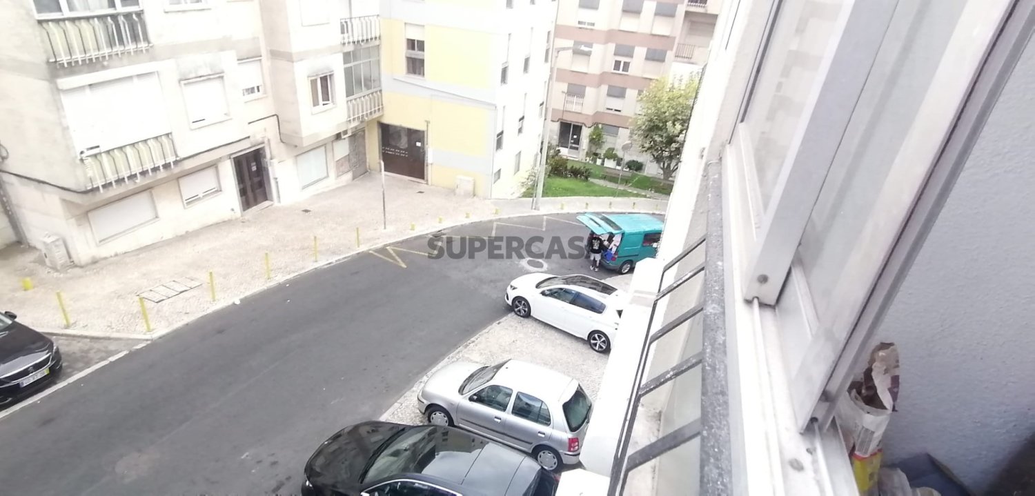 3 Schlafzimmer Wohnung in Odivelas, Portugal, Nr. 353014