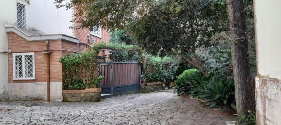 5 rooms House in Naples, Italy No. 98067 9