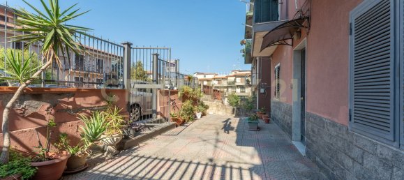 2 bedrooms Apartment in Misterbianco, Italy No. 324634 2