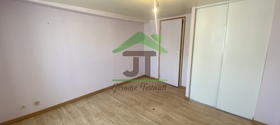 Edificio de 5 dormitorios en Patay, France No. 94183 15