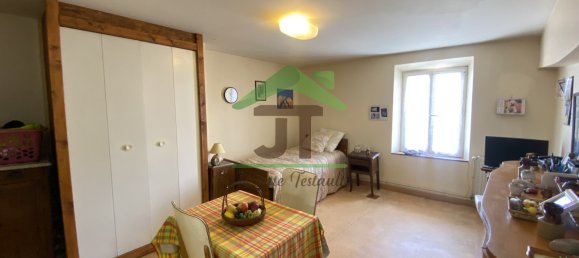 Edificio de 5 dormitorios en Patay, France No. 94183 21