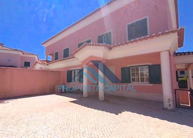 7 bedrooms Villa in Rio de Mouro, Portugal No. 165925