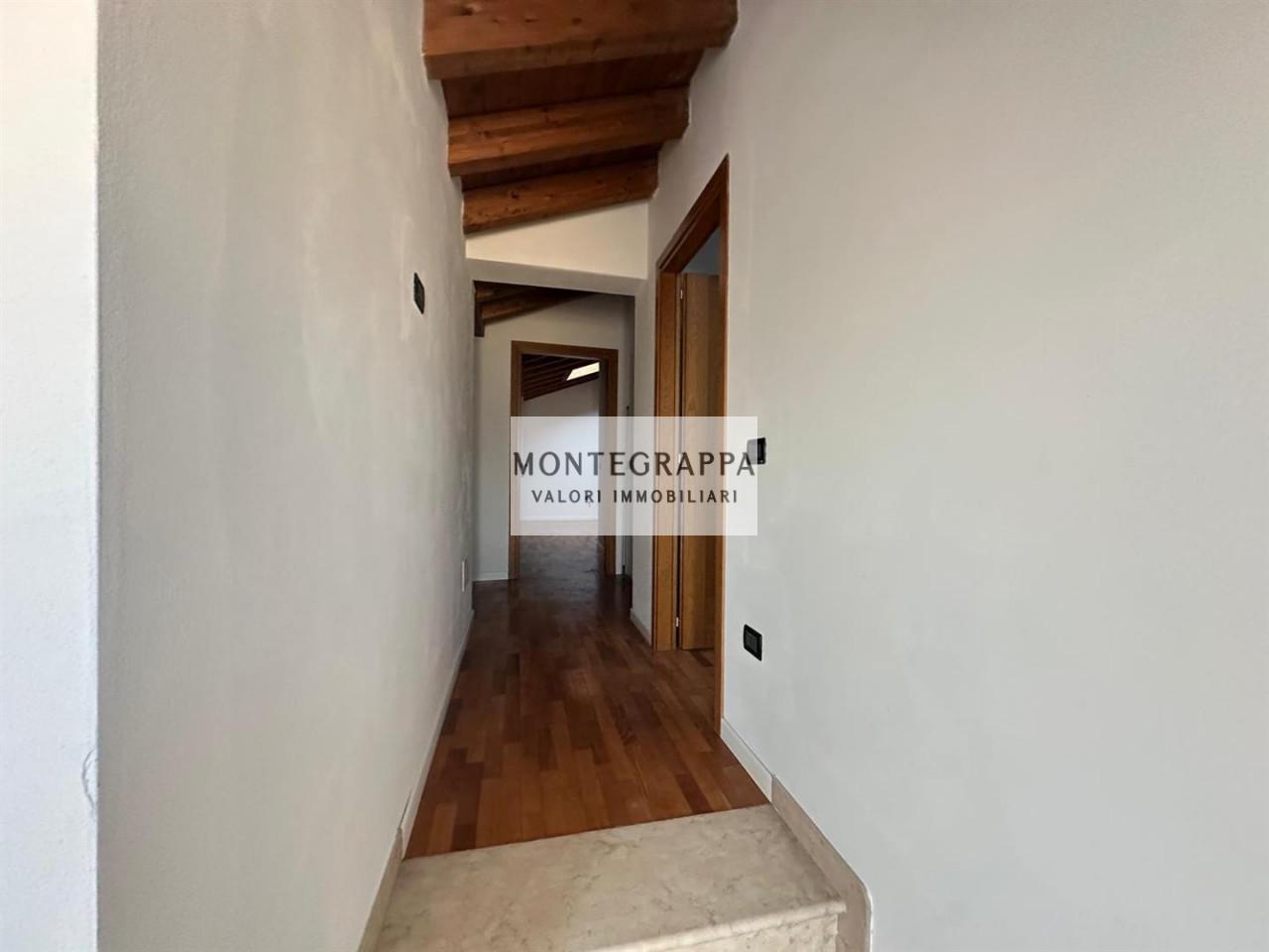 Casa de 6 habitaciónes en Piombino Dese, Italy No. 169347