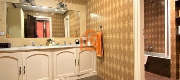 Apartamento de 4 dormitorios en León, Spain No. 78686 6