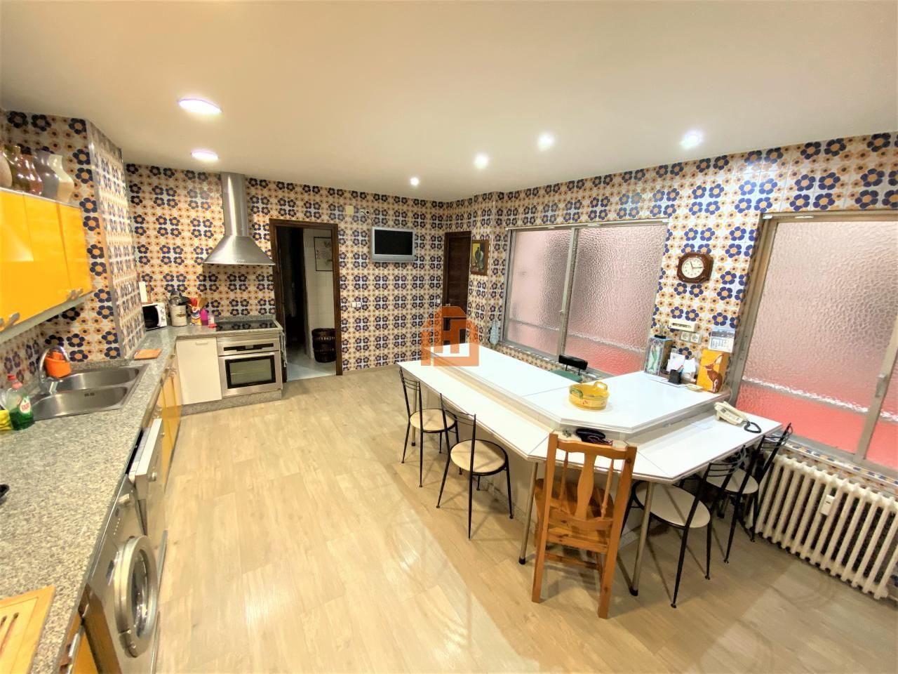 Apartamento de 4 dormitorios en León, Spain No. 78686