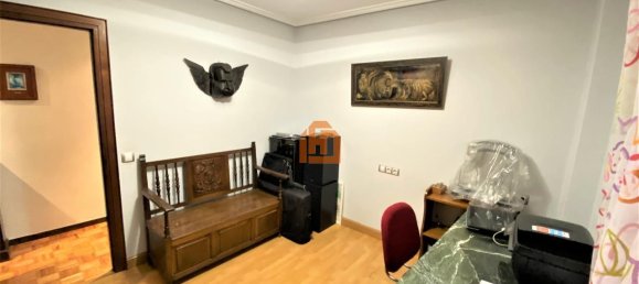Apartamento de 4 dormitorios en León, Spain No. 78686 22