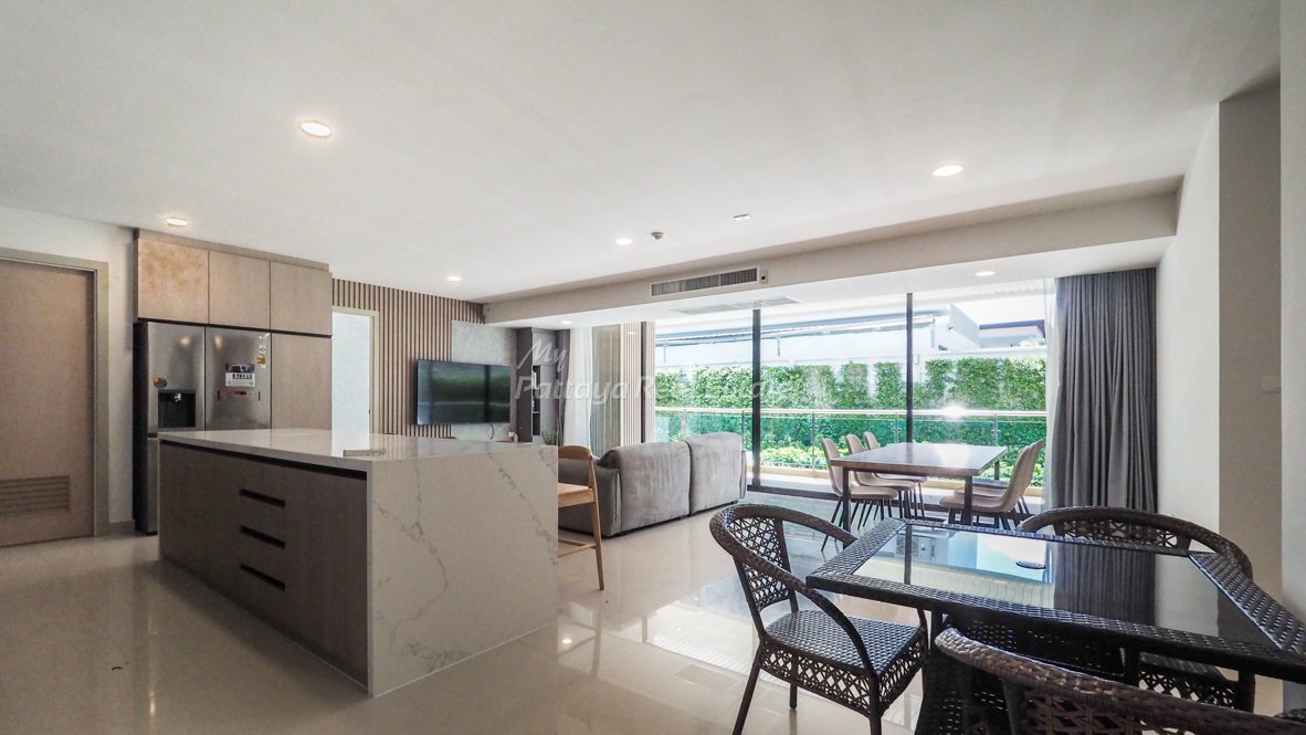 4 bedrooms Condo in Pattaya, Thailand No. 21740